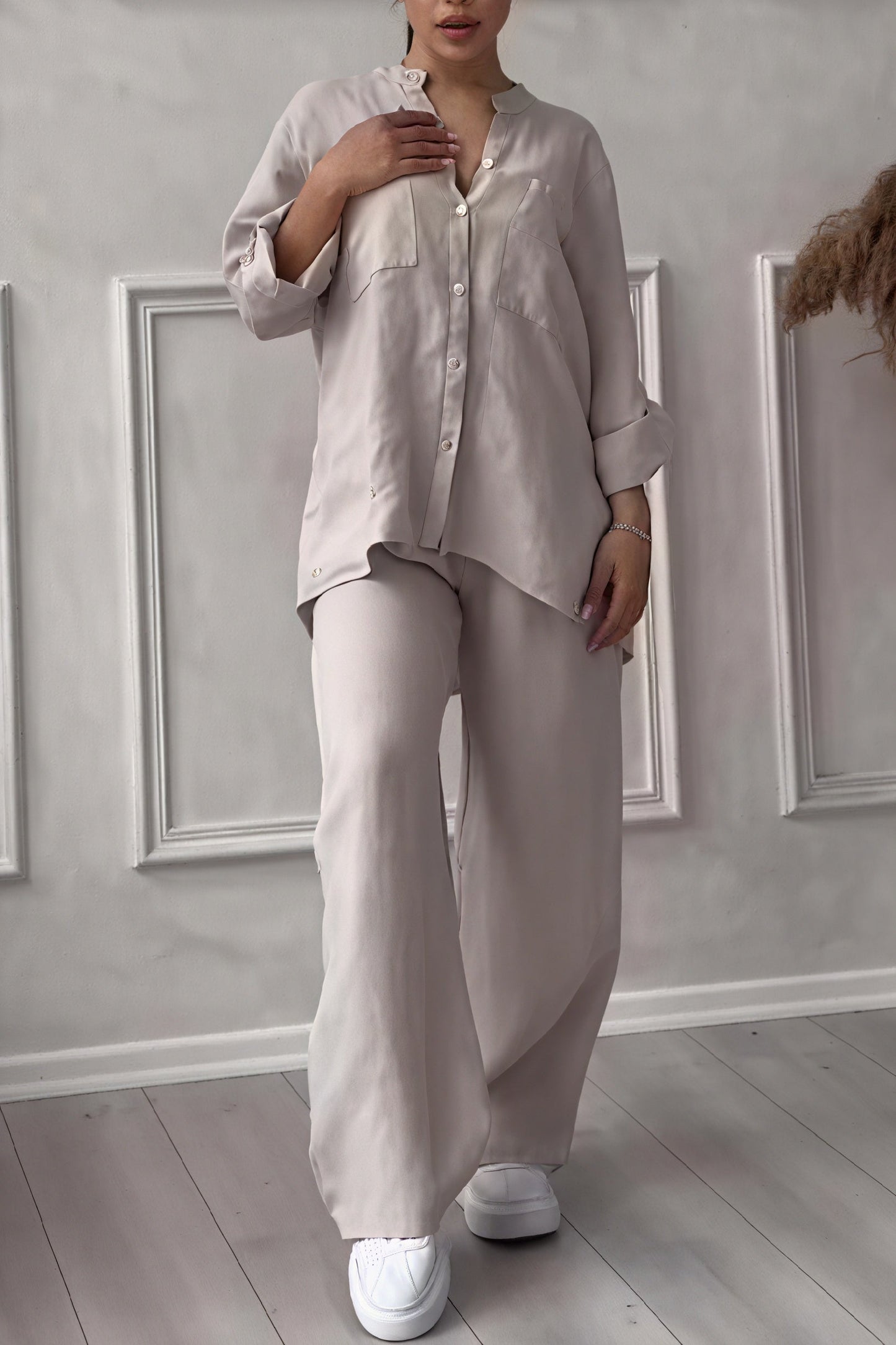Regina | Timeless Ensemble of Style and Comfort
