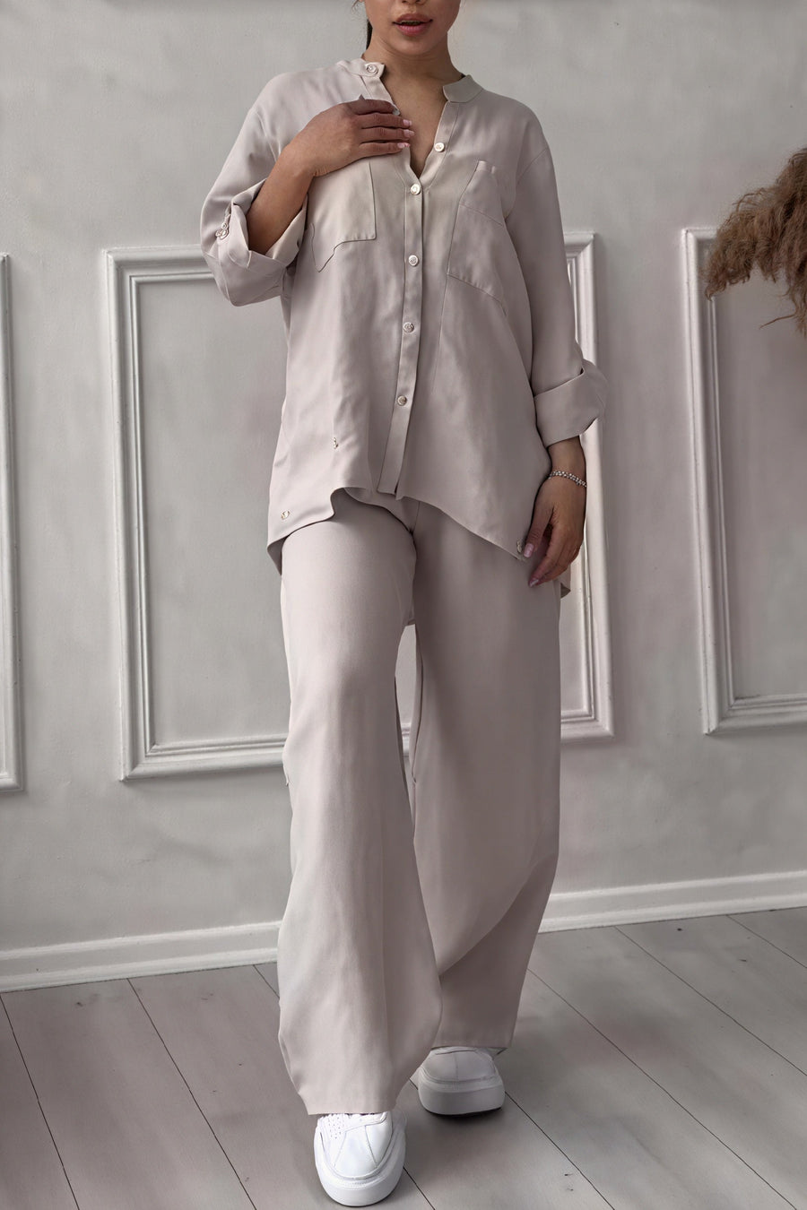 Regina | Timeless Ensemble of Style and Comfort