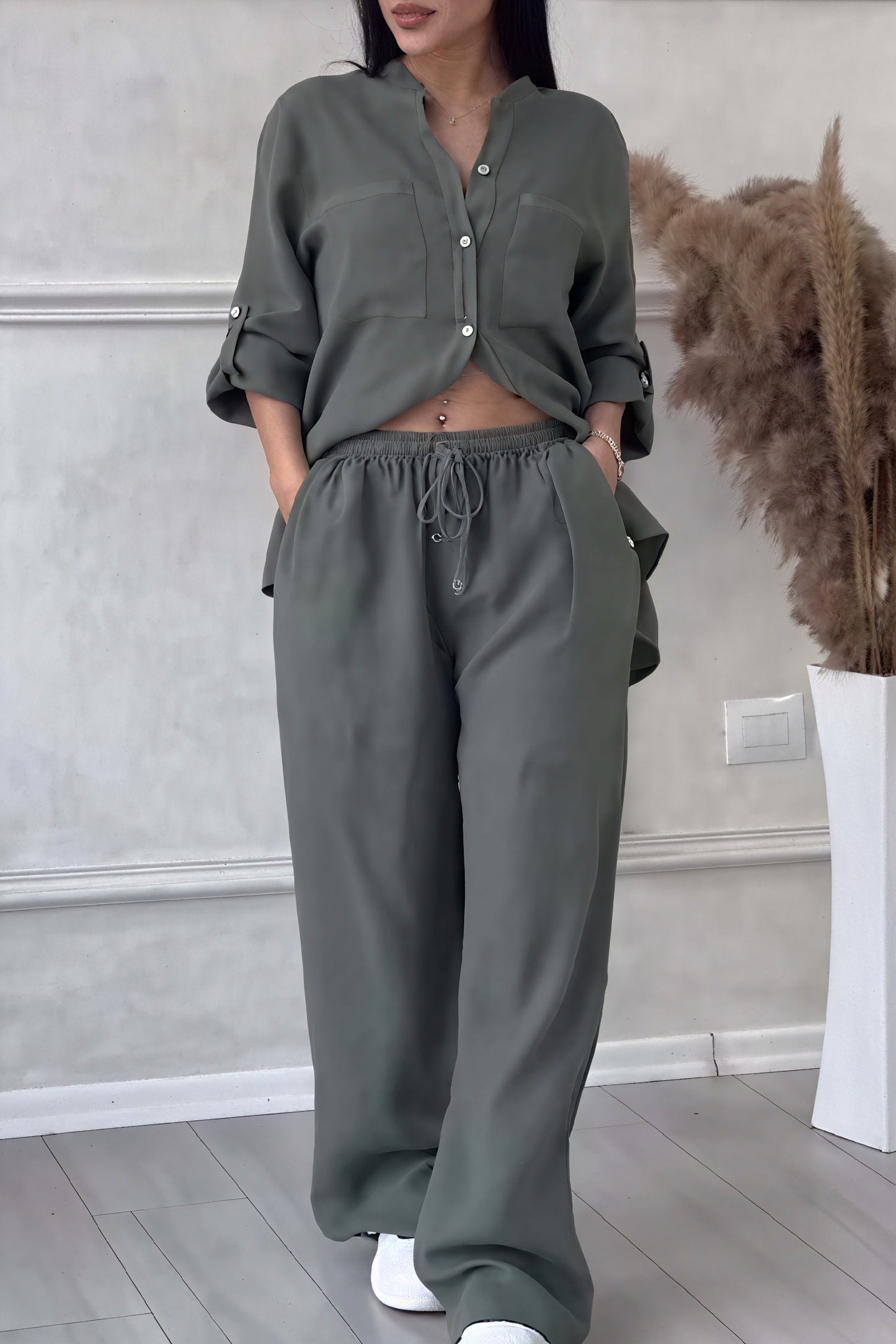Regina | Timeless Ensemble of Style and Comfort