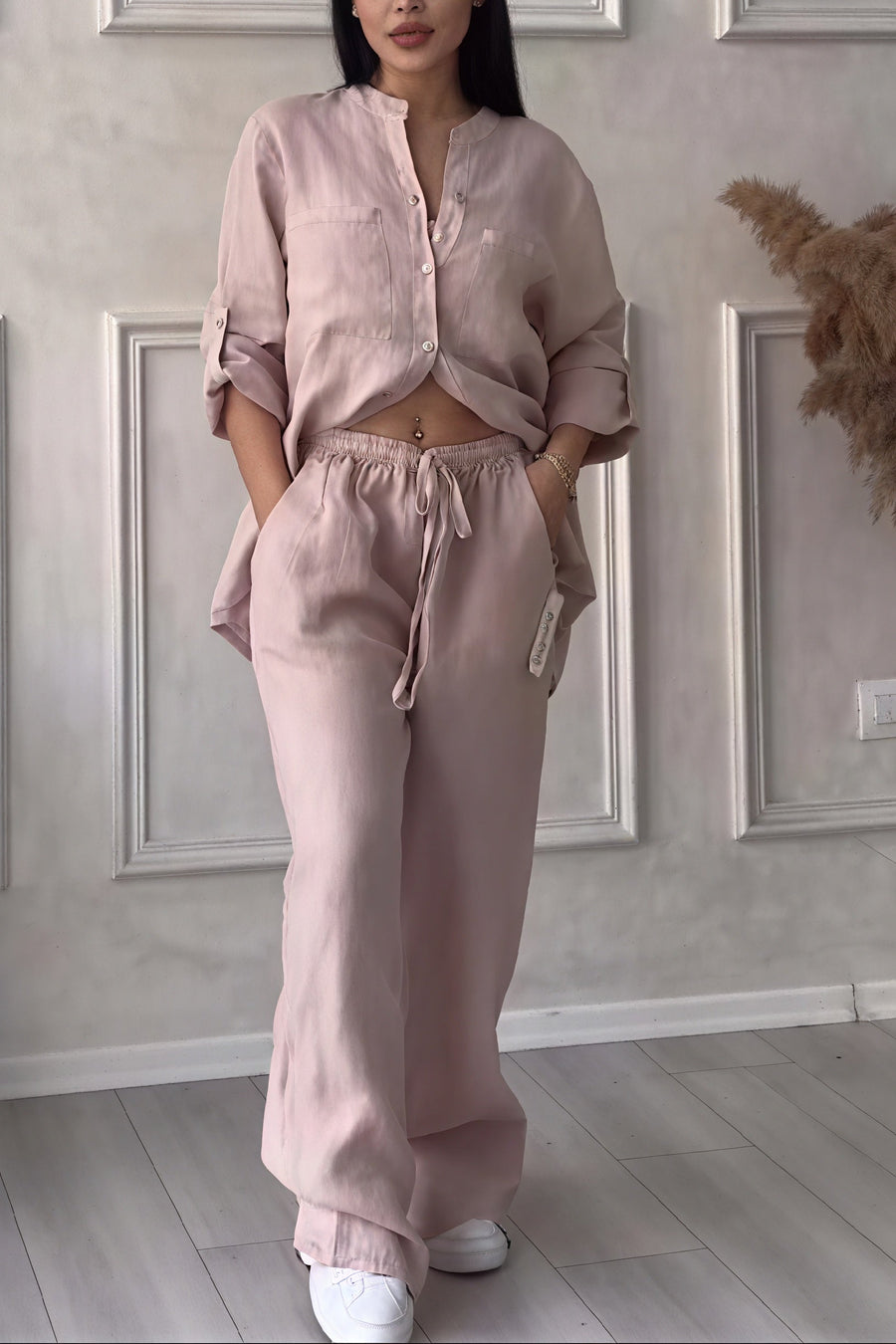 Regina | Timeless Ensemble of Style and Comfort
