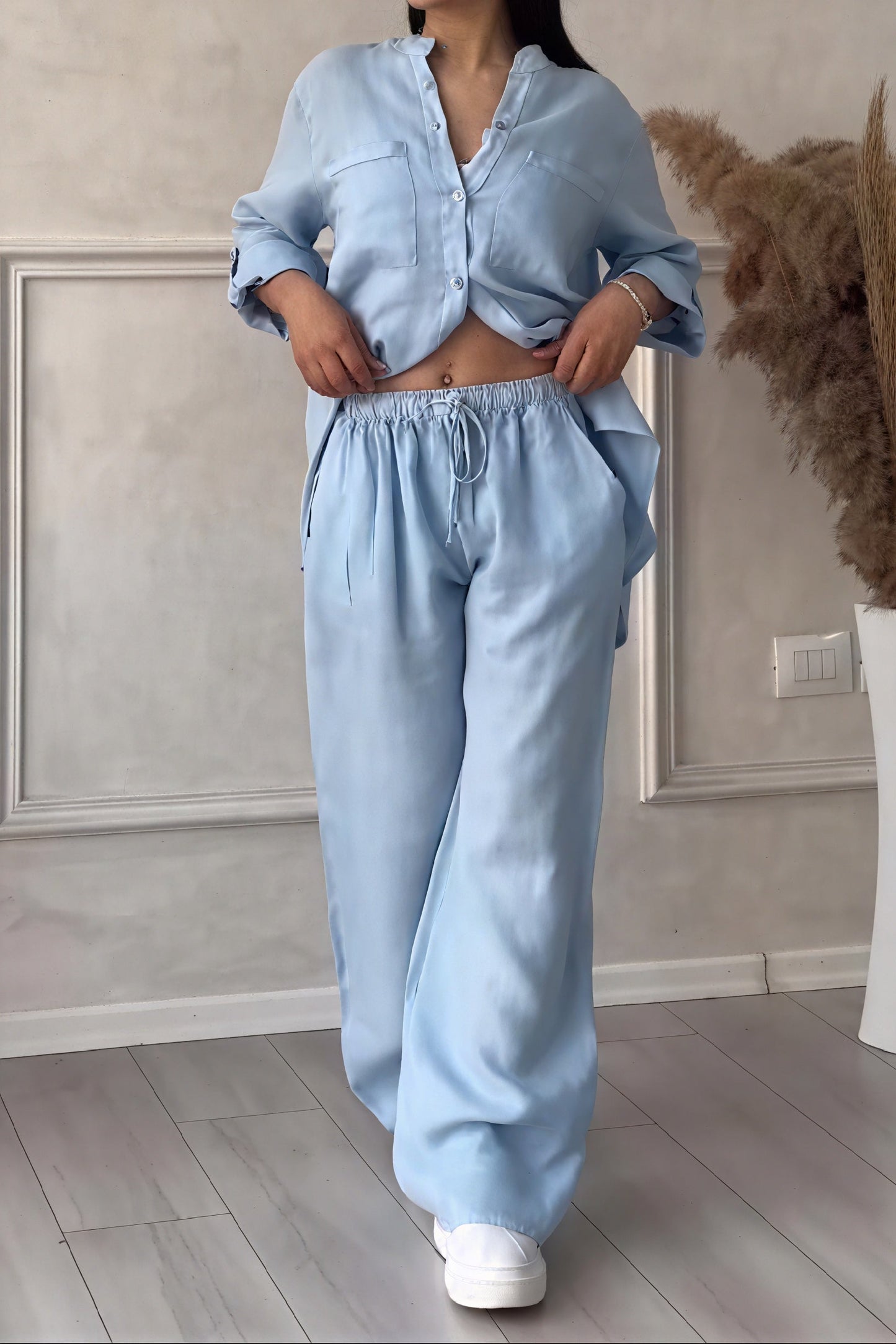 Regina | Timeless Ensemble of Style and Comfort