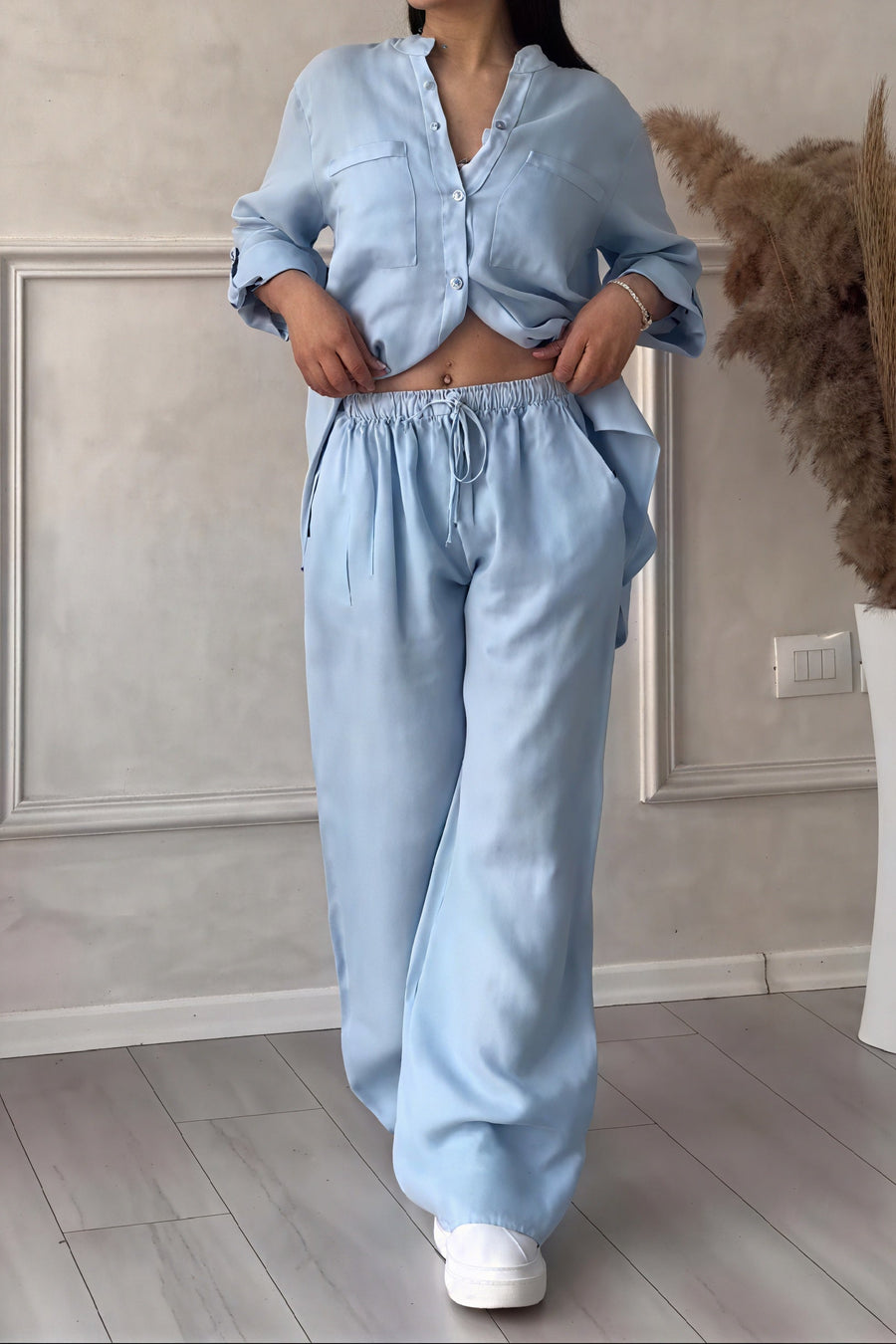 Regina | Timeless Ensemble of Style and Comfort