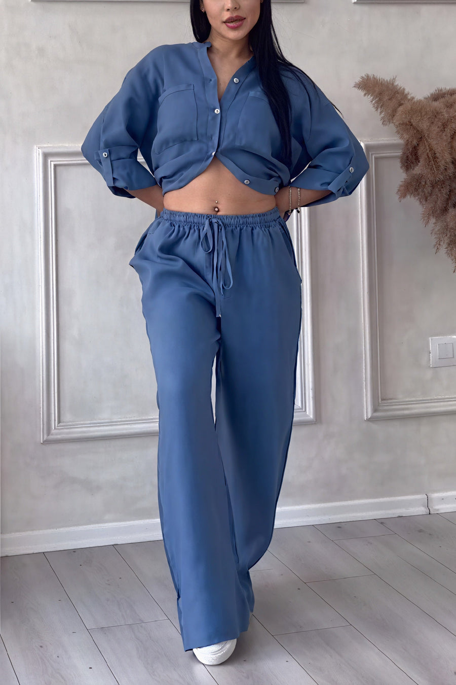 Regina | Timeless Ensemble of Style and Comfort
