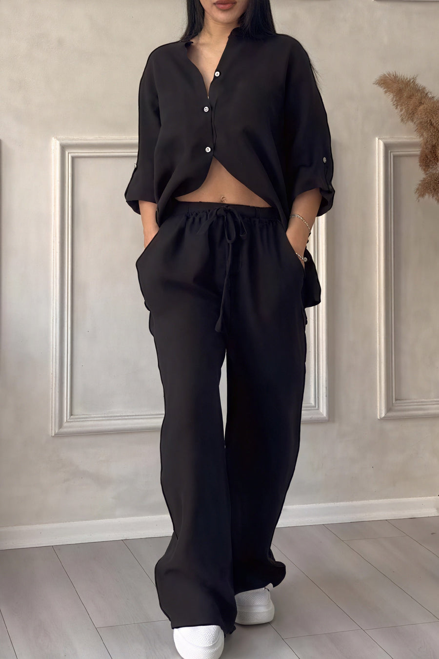 Regina | Timeless Ensemble of Style and Comfort
