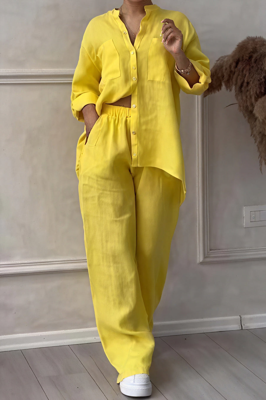 Regina | Timeless Ensemble of Style and Comfort
